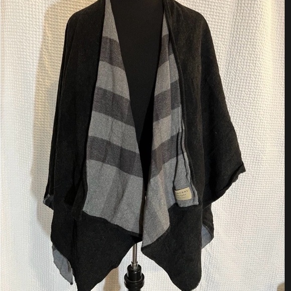 BURBERRY BLACK CHARCOAL GRAY "CHARLOTTE" REVERSIBLE CHECK PONCHO CAPE JACKET - Picture 3 of 7